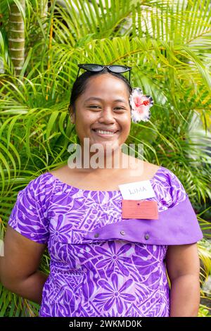 Guide touristique féminin à la plantation Vailima (musée Robert Louis Stevenson), jardins botaniques de Vailima, Apia, île d'Upolu, Samoa Banque D'Images