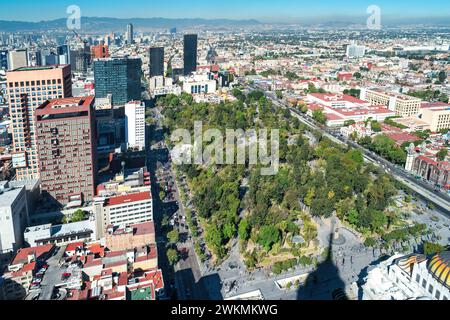 Alameda Central Park zone du centre-ville de Mexico, Mexique vu de Torre Latinoamericana. Banque D'Images