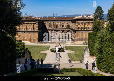 Le jardin de Boboli, au sud de la rivière Arno, attire les visiteurs sur les hectares de chemins serpentant à travers les célèbres jardins avec vue sur Florence et la fosse Banque D'Images