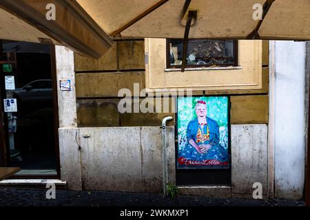 Les rues étroites et sinueuses du quartier de Monti, le plus ancien quartier de Rome, attirent les amateurs de mode à la recherche de magasins vintage et sont une faveur Banque D'Images