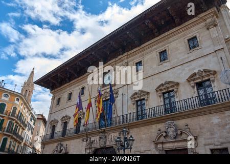 Façade de l'hôtel de ville de Palma, bâtiment baroque situé sur la Plaza de Cort, dans l'île de Majorque de la communauté autonome de l'île Baléares Banque D'Images