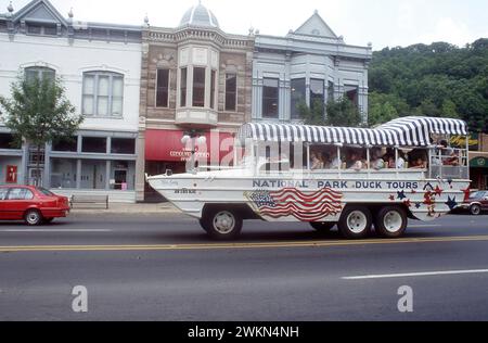 Un tour en canard dans le parc national de Hot Springs, une excursion terrestre et aquatique en véhicule amphibie à Hot Springs, Arkansas, États-Unis, 1993 Banque D'Images