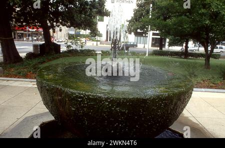 Fontaine avec de l'eau minérale chaude naturelle dans le centre-ville de Hot Springs, Arkansas, USA, 1993 Banque D'Images