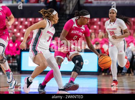 College Park, États-Unis. 21 février 2024. COLLEGE PARK, MD : - 21 FÉVRIER : la garde des Terrapins du Maryland Shyanne Sellers (0) dribble devant la garde des Rutgers Scarlet Knights Mya Petticord (3) lors d'un match de basket-ball universitaire féminin entre les Terrapins du Maryland et les Rutgers Scarlet Knights au Xfinity Center, à College Park, Maryland le 21 février 2024. (Photo de Tony Quinn/SipaUSA) crédit : Sipa USA/Alamy Live News Banque D'Images