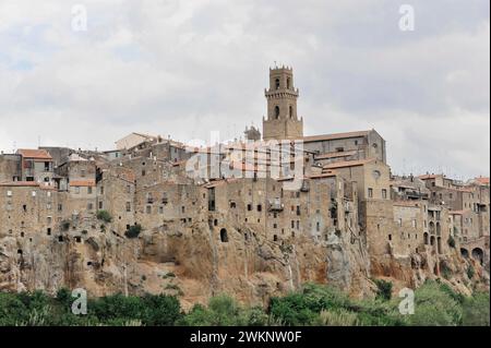 Vue sur la vieille ville de Pitigliano, Toscane, Italie Banque D'Images