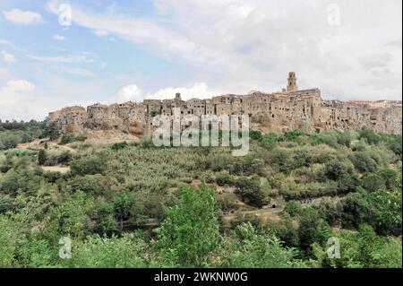 Vue sur la vieille ville de Pitigliano, Toscane, Italie Banque D'Images