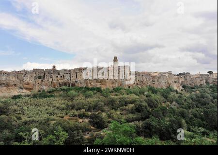 Vue sur la vieille ville de Pitigliano, Toscane, Italie Banque D'Images