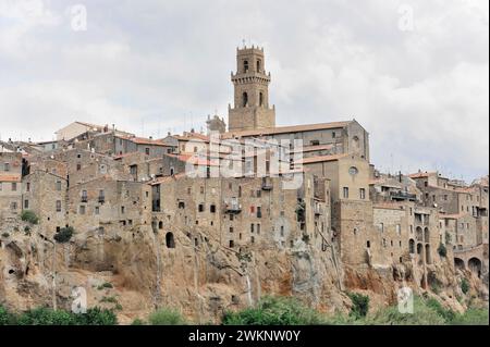 Vue sur la vieille ville de Pitigliano, Toscane, Italie Banque D'Images