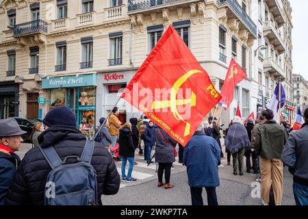 Le Parti communiste de Rhône a rendu hommage à Missak et Mélinée Manouchian devant le gardien de pierre à Lyon. Banque D'Images