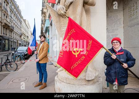 Le Parti communiste de Rhône a rendu hommage à Missak et Mélinée Manouchian devant le gardien de pierre à Lyon. Banque D'Images