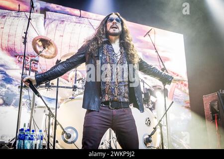 Tony Harnell de TNT se produisant en concert en 2024 chez lui en Norvège Banque D'Images