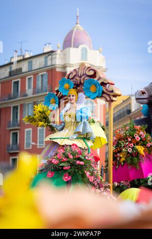 Nice, France. 21 février 2024. King of Pop premier défilé floral a lieu le 21 février 2024 à Nice, dans le sud de la France. Le Carnaval de Nice, premier carnaval international de France, est l'événement hivernal le plus important de la Côte d'Azur. Deux semaines de festivités donnent vie à la ville de Nice, les « défilés du Carnaval » (« Corsi ») jour et nuit, et les élégantes « défilés des fleurs » sont au programme. Photo Shootpix/ABACAPRESS.COM crédit : Abaca Press/Alamy Live News Banque D'Images