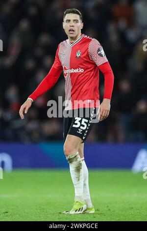 Southampton, Royaume-Uni. 20 février 2024. Le défenseur de Southampton Jan Bednarek (35) lors du Southampton FC contre Hull City FC au St.Mary's Stadium, Southampton, Angleterre, Royaume-Uni le 20 février 2024 Credit : Every second Media/Alamy Live News Banque D'Images