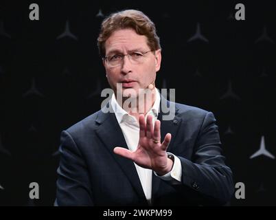 Stuttgart, Allemagne. 22 février 2024. Ola Källenius, président du conseil d'administration de Mercedes-Benz Group AG, parle de l'exercice écoulé et donne un aperçu lors de la conférence de presse annuelle. Crédit : Bernd Weißbrod/dpa/Alamy Live News Banque D'Images