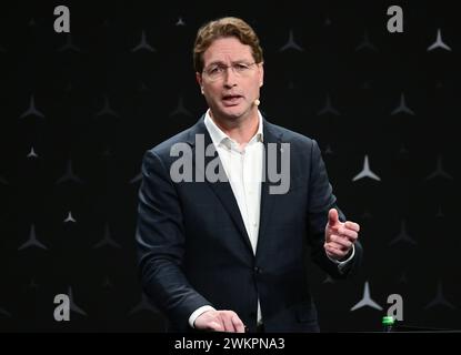 Stuttgart, Allemagne. 22 février 2024. Ola Källenius, président du conseil d'administration de Mercedes-Benz Group AG, parle de l'exercice écoulé et donne un aperçu lors de la conférence de presse annuelle. Crédit : Bernd Weißbrod/dpa/Alamy Live News Banque D'Images