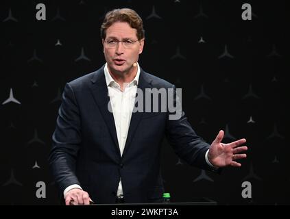 Stuttgart, Allemagne. 22 février 2024. Ola Källenius, président du conseil d'administration de Mercedes-Benz Group AG, parle de l'exercice écoulé et donne un aperçu lors de la conférence de presse annuelle. Crédit : Bernd Weißbrod/dpa/Alamy Live News Banque D'Images