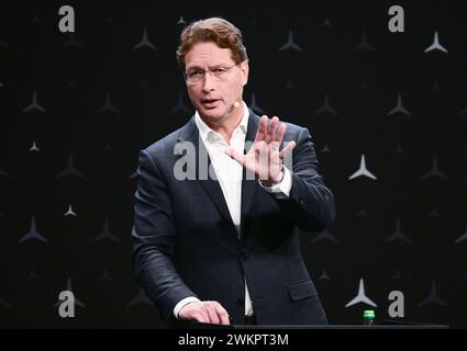 Stuttgart, Allemagne. 22 février 2024. Ola Källenius, président du conseil d'administration de Mercedes-Benz Group AG, parle de l'exercice écoulé et donne un aperçu lors de la conférence de presse annuelle. Crédit : Bernd Weißbrod/dpa/Alamy Live News Banque D'Images