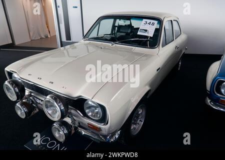 Vue de trois quarts avant d'une Ford Escort MK1 Twin Cam de 1969 - départ usine Hannu Mikkola en vente dans l'emblématique vente aux enchères, au Silverstone Festival 2023 Banque D'Images