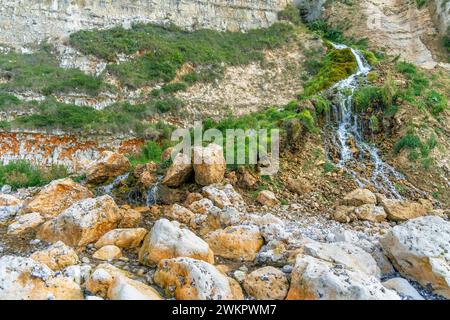 Petite fontaine côtière vue près de Fécamp, une commune du département de Seine-maritime dans la région Normandie dans le nord-ouest de la France Banque D'Images