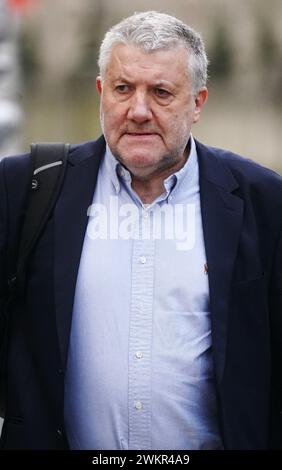 Le président de la FAI Paul Cooke arrive à Leinster House, Dublin, pour une comparution devant le Comité des comptes publics, qui examine les questions liées à la supervision et à la gouvernance du financement de la Football Association of Ireland (FAI) par Sport Ireland et le ministère du Tourisme, de la culture, des Arts, du Gaeltacht, du Sport et des médias. Date de la photo : jeudi 22 février 2024. Banque D'Images