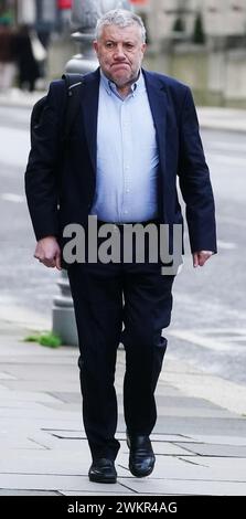 Le président de la FAI Paul Cooke arrive à Leinster House, Dublin, pour une comparution devant le Comité des comptes publics, qui examine les questions liées à la supervision et à la gouvernance du financement de la Football Association of Ireland (FAI) par Sport Ireland et le ministère du Tourisme, de la culture, des Arts, du Gaeltacht, du Sport et des médias. Date de la photo : jeudi 22 février 2024. Banque D'Images