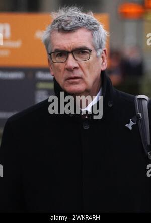 Tony Keohane, président de la FAI, arrivant à Leinster House, Dublin, pour une comparution devant le Comité des comptes publics, qui examine les questions liées à la supervision et à la gouvernance du financement de la Football Association of Ireland (FAI) par Sport Ireland et le ministère du Tourisme, de la culture, des Arts, du Gaeltacht, du Sport et des médias. Date de la photo : jeudi 22 février 2024. Banque D'Images