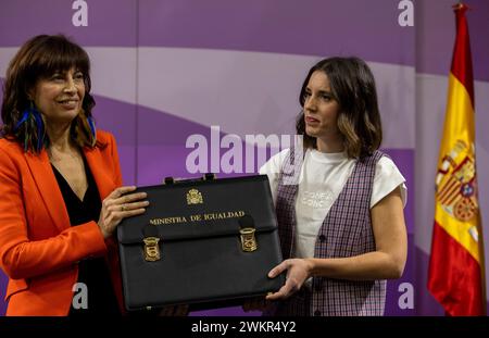 Madrid, 21/11/2023. Irene Montero ( Podemos ) remet le portefeuille du ministère de l'égalité au nouveau ministre Ana Redondo ( PSOE ). Photo : Ignacio Gil. ARCHDC. Crédit : album / Archivo ABC / Ignacio Gil Banque D'Images