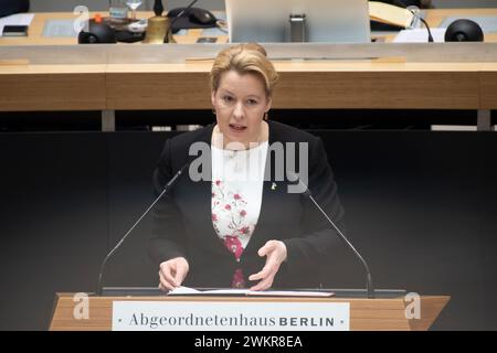 Berlin, Allemagne. 22 février 2024. La sénatrice aux Affaires économiques Franziska Giffey (SPD) intervient lors de la session plénière de la Chambre des représentants de Berlin. Crédit : Paul Zinken/dpa/Alamy Live News Banque D'Images