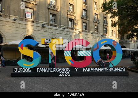 Panneau coloré sur la Plaza de Armas commémorant les Jeux panaméricains et para-panaméricains 2023. STGO. Santiago, Chili. Banque D'Images