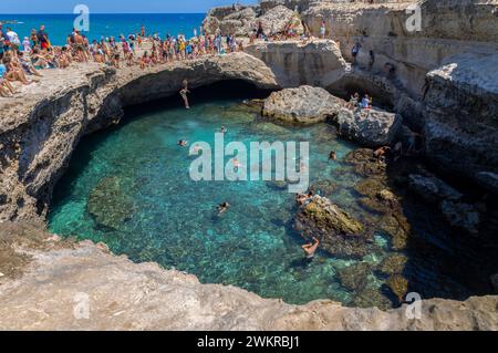 MELENDUGNO, ITALIE, 13 JUILLET 2022 - la grotte de poésie dans le petit village de Melendugno, région du Salento, Pouilles, Italie Banque D'Images