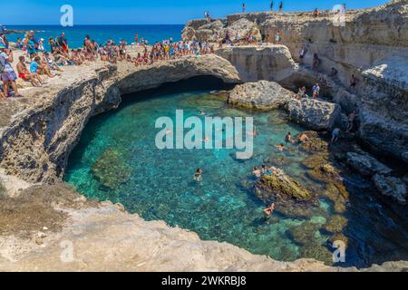 MELENDUGNO, ITALIE, 13 JUILLET 2022 - la grotte de poésie dans le petit village de Melendugno, région du Salento, Pouilles, Italie Banque D'Images