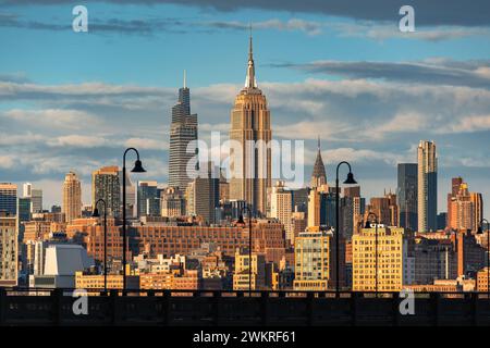 New York City Midtown Manhattan gratte-ciel. Vue depuis Hoboken (New Jersey) en fin d'après-midi Banque D'Images