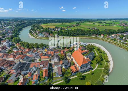 Vue aérienne des deux villes frontalières de Laufen et Oberndorf par la rivière Salzach Banque D'Images