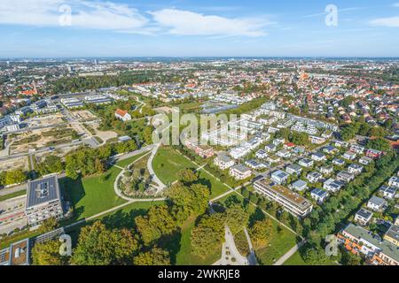 Vue aérienne du site de Sheridan, ancienne caserne à Augsburg-Pfersee, aujourd'hui zone résidentielle, parc et zone industrielle Banque D'Images