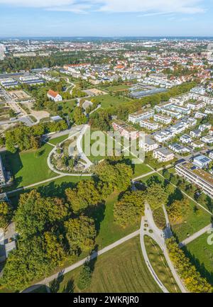 Vue aérienne du site de Sheridan, ancienne caserne à Augsburg-Pfersee, aujourd'hui zone résidentielle, parc et zone industrielle Banque D'Images