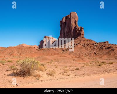 Elephant Butte dans Monument Valley, célèbre pour ses buttes emblématiques et pour avoir joué dans plusieurs films de WESTERN John Ford. Banque D'Images