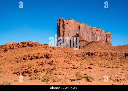 Elephant Butte dans Monument Valley, célèbre pour ses buttes emblématiques et pour avoir joué dans plusieurs films de WESTERN John Ford. Banque D'Images