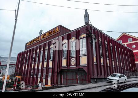 Sarajevo - Bosnie-Herzégovine - 11 février 2024 : Sarajevska pivara est une brasserie bosniaque basée à Sarajevo, construite en 1881. Banque D'Images