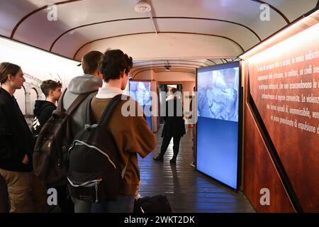 Firenze, Italie. 22 février 2024. Foto Massimo Paolone/LaPresse 22 Febbraio 2024 - Firenze, Italia - il Treno del Ricordo - Stazione di Firenze 22 février 2024 Florence, Italie - le train du souvenir - Firenze Station crédit : LaPresse/Alamy Live News Banque D'Images