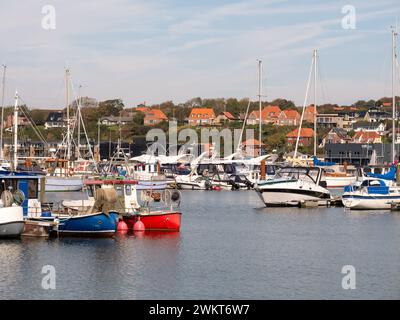 Voiliers et bateaux à moteur dans le port de Lemvig sur la rive sud du Limfjord, Jutland du Nord, Danemark Banque D'Images