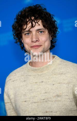Douglas Smith beim Photocall zum Kinofilm Seven Veils auf der Berlinale 2024 / 74. Internationale Filmfestspiele Berlin im Hotel Grand Hyatt. Berlin, 22.02.2024 *** Douglas Smith à l'appel photo pour le long métrage sept voiles au Festival international du film de Berlin de la Berlinale 2024 74 à l'Hôtel Grand Hyatt Berlin, 22 02 2024 Foto:XC.xNiehausx/xFuturexImagex voiles 4284 Banque D'Images