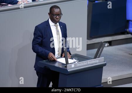 154. Sitzung des Bundestages, Karamba Diaby, MDB, SPD 154. Sitzung des Bundestages, Karamba Diaby, MDB, SPD Berlin GER *** 154 session du Bundestag, Karamba Diaby, membre du Bundestag, SPD 154 session du Bundestag, Karamba Diaby, membre du Bundestag, SPD Berlin Berlin GER Banque D'Images