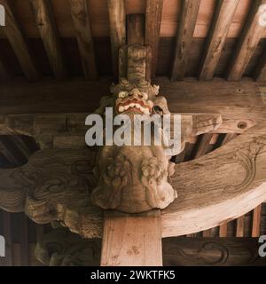 L'accès au parc du temple est orné d'une porte sanmon à l'entrée de Shimoda, au Japon. Banque D'Images