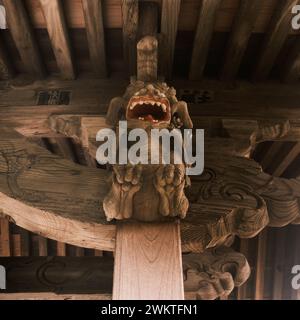 L'accès au parc du temple est orné d'une porte sanmon à l'entrée de Shimoda, au Japon. Banque D'Images