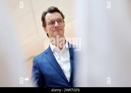 NRW-Ministerpräsident Hendrik Wüst CDU unterwegs im Rheinland : hier beim Besuch des Centrums für Integrierte Onkologie CIO an der Universitätsklinik Köln. Köln, 22.02.2024 NRW Deutschland *** NRW Ministre Président Hendrik Wüst CDU en tournée en Rhénanie ici lors d'une visite au Centre d'oncologie intégrée CIO à l'Hôpital universitaire de Cologne Cologne, 22 02 2024 NRW Allemagne Copyright : xChristophxHardtx Banque D'Images