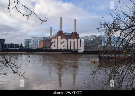 Londres, Royaume-Uni. 10 février 2024. Vue extérieure de la centrale électrique de Battersea en journée. Crédit : Vuk Valcic/Alamy Banque D'Images