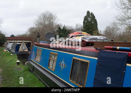 Harefield, Royaume-Uni. 20 février 2024. Bateaux et barges sur le Grand Union canal à Harefield. Crédit : Maureen McLean/Alamy Banque D'Images