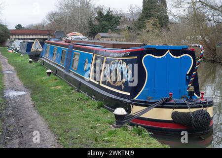 Harefield, Royaume-Uni. 20 février 2024. Bateaux et barges sur le Grand Union canal à Harefield. Crédit : Maureen McLean/Alamy Banque D'Images