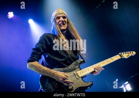 Oslo, Norvège. 21 février 2024. Le groupe norvégien de heavy metal TNT donne un concert au Rockefeller à Oslo. Ici, le guitariste Ronni le Tekro est vu en direct sur scène. (Crédit photo : Gonzales photo - Terje Dokken). Banque D'Images