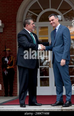 Madrid, Espagne. 22 février 2024. Madrid Espagne ; 02.22.2024.- Président le gouvernement espagnol Pedro Sánchez reçoit le président du Guatemala, Bernardo Arévalo, au complexe de la Moncloa, dans le cadre de son premier voyage officiel, qui coïncide avec le 160e anniversaire de l’établissement de relations diplomatiques entre les deux pays. Crédit : Juan Carlos Rojas/dpa/Alamy Live News Banque D'Images